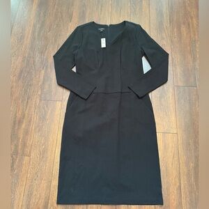 Long- sleeved black dress
